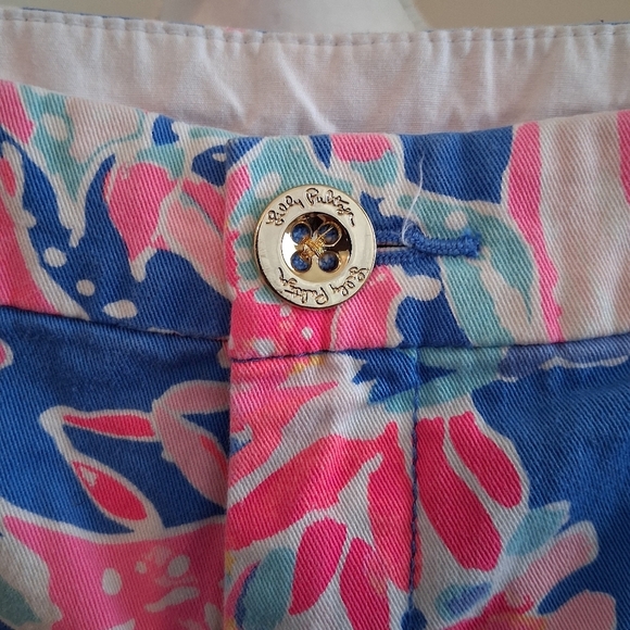 Lilly Pulitzer Buttercup Seersucker Stretch Scalloped Short Size 4 - Picture 3 of 7
